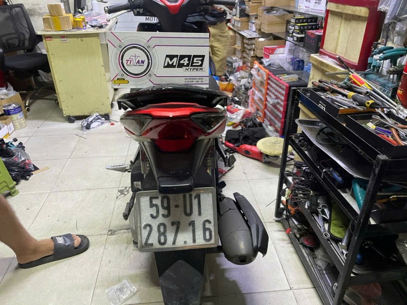 Độ đèn nâng cấp ánh sáng Titan M45 Hyper cho xe AB 2011
